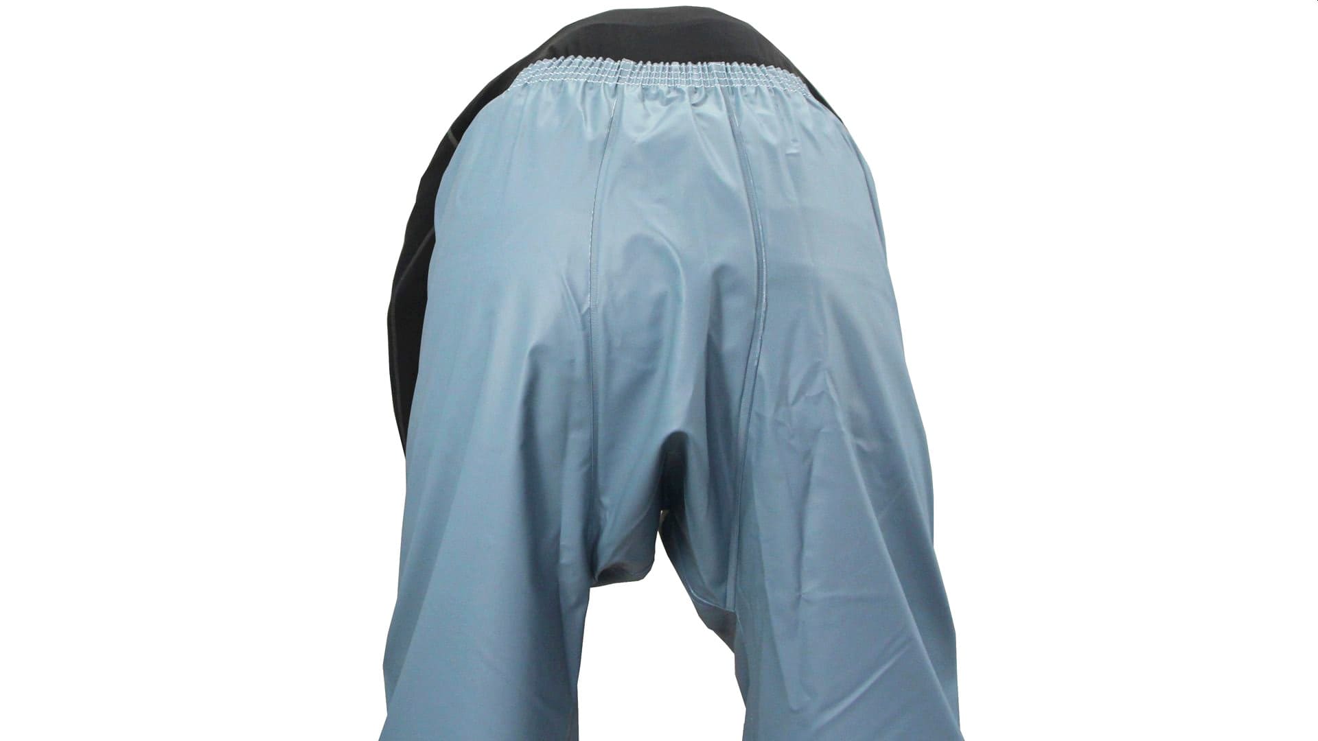 The buttocks are reinforced and tear-resistant.